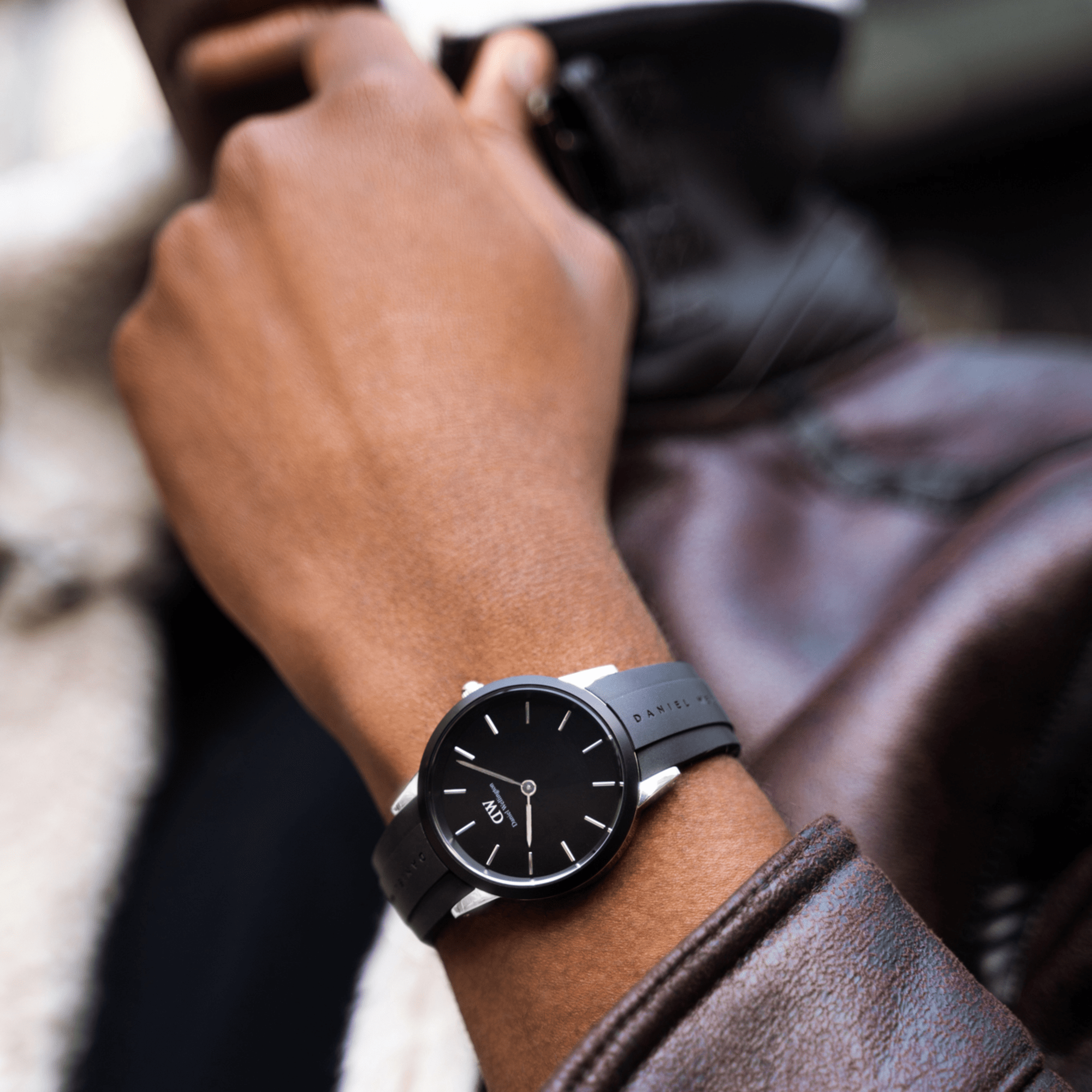 Iconic Motion Silver